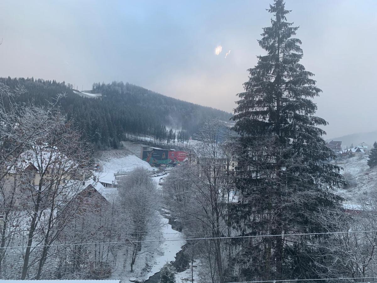 Маєток "Zymon & Ski" Boekovel Buitenkant foto